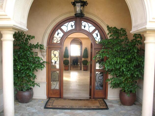 Trump home entrance